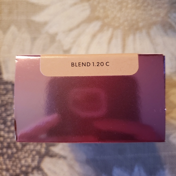 Beauty Blender Bounce Foundation in Blend 1.20 C - Picture 2 of 4